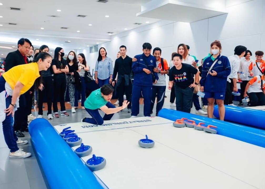 Street Curling tweet media