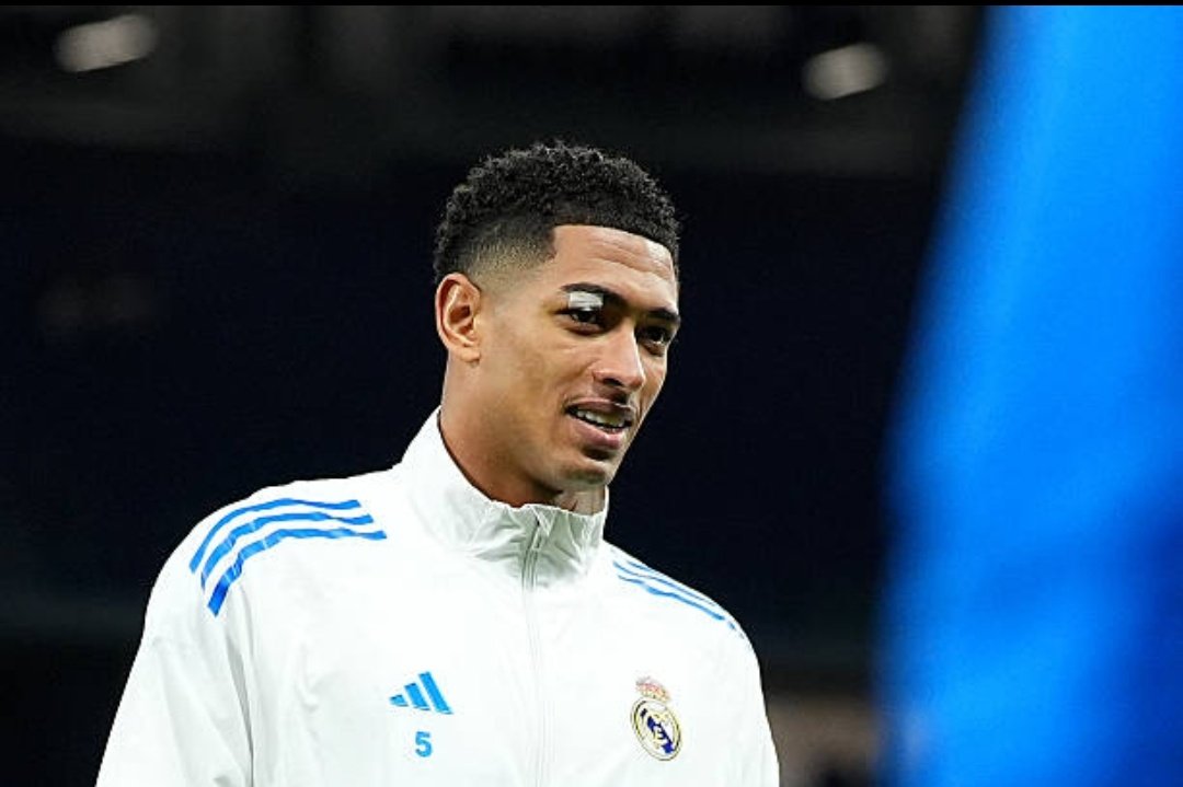 واحد من نجوم الماتش كالعادة
طول الماتش عامل صداع لدفاعات مانشستر سيتي عمال يتكلم انجليزي وكلهم فاهمينه انجاز تاريخي