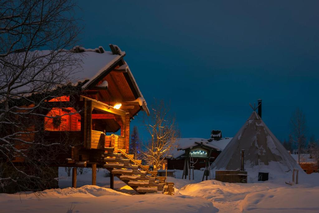 lodging world tweet media