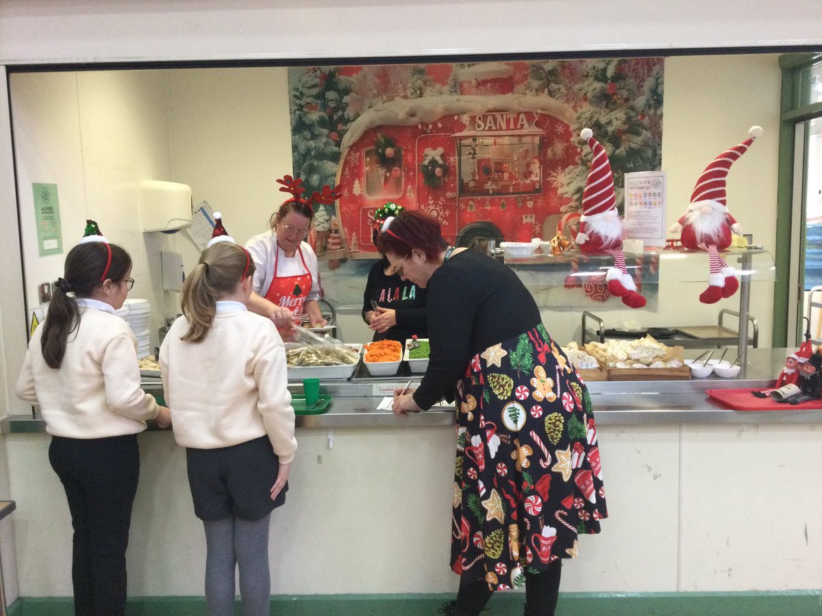 Lakeside_school's tweet photo. Community Christmas dinner. Thank you @Chartwells_UK for a lovely meal and staff/Governors for helping us at meal time. #communitytime #familylunch #festive #turkeyandcrackers https://t.co/hiE1GlmzPE