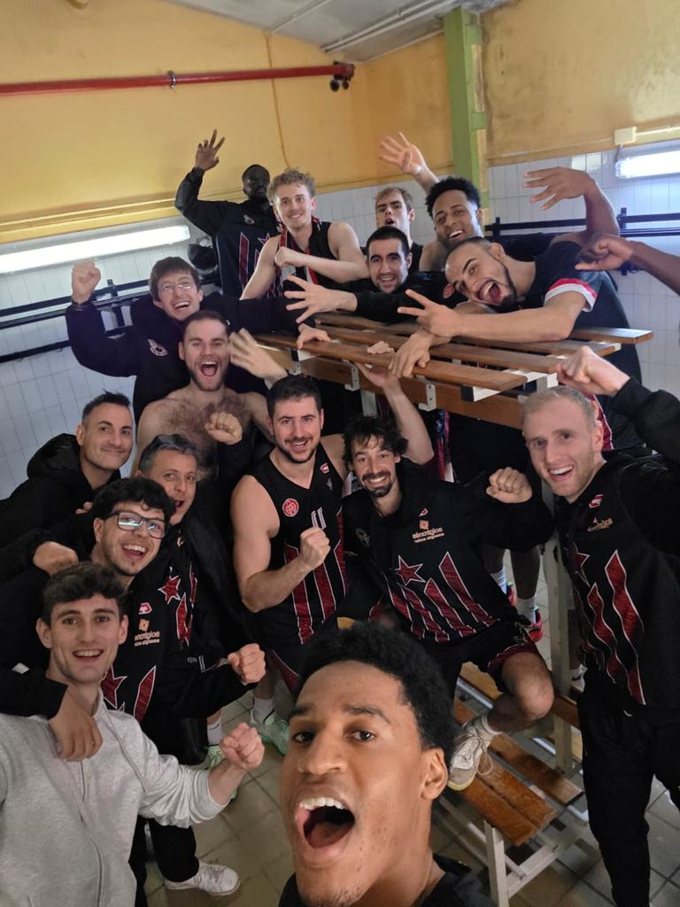 SSSSSSSSIIIIIIIIIIIIIÍ!!! Una enorme 2a meitat en un #PavellóVell empenyent permet al Sol Gironès <a href="/bisbalbasquet/">Bisbal Bàsquet //*//</a> remuntar un partit que tenia complicat al descans i imposar-se, 71-64, a @SBallAcademy 
Gràcies AFICIÓ!!! Va per vosaltres!!! 
#moltmillorguanyarqueperdre