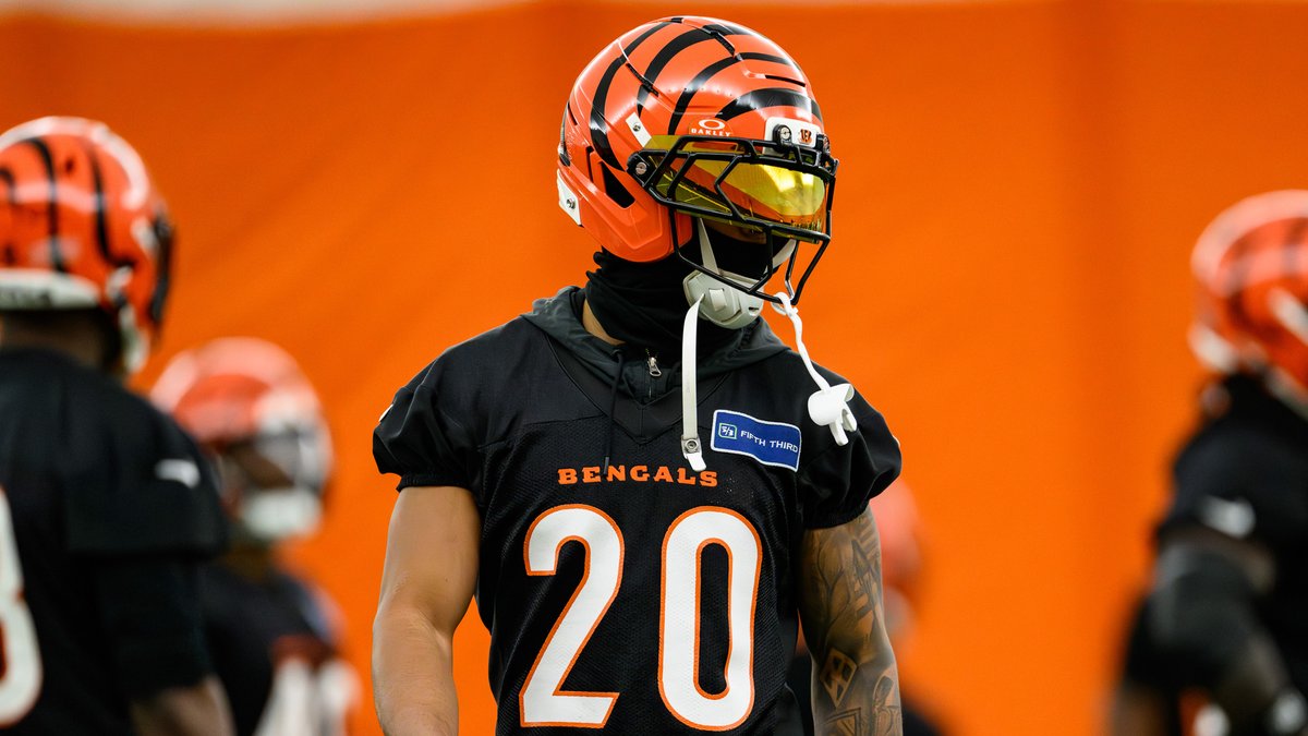 Putting in the work 💪

#ProBowlVote + Joe Burrow
#ProBowlVote + Ja'Marr Chase
#ProBowlVote + DJ Turner II

Presented by <a href="/IEL_LLC/">iel_llc</a>