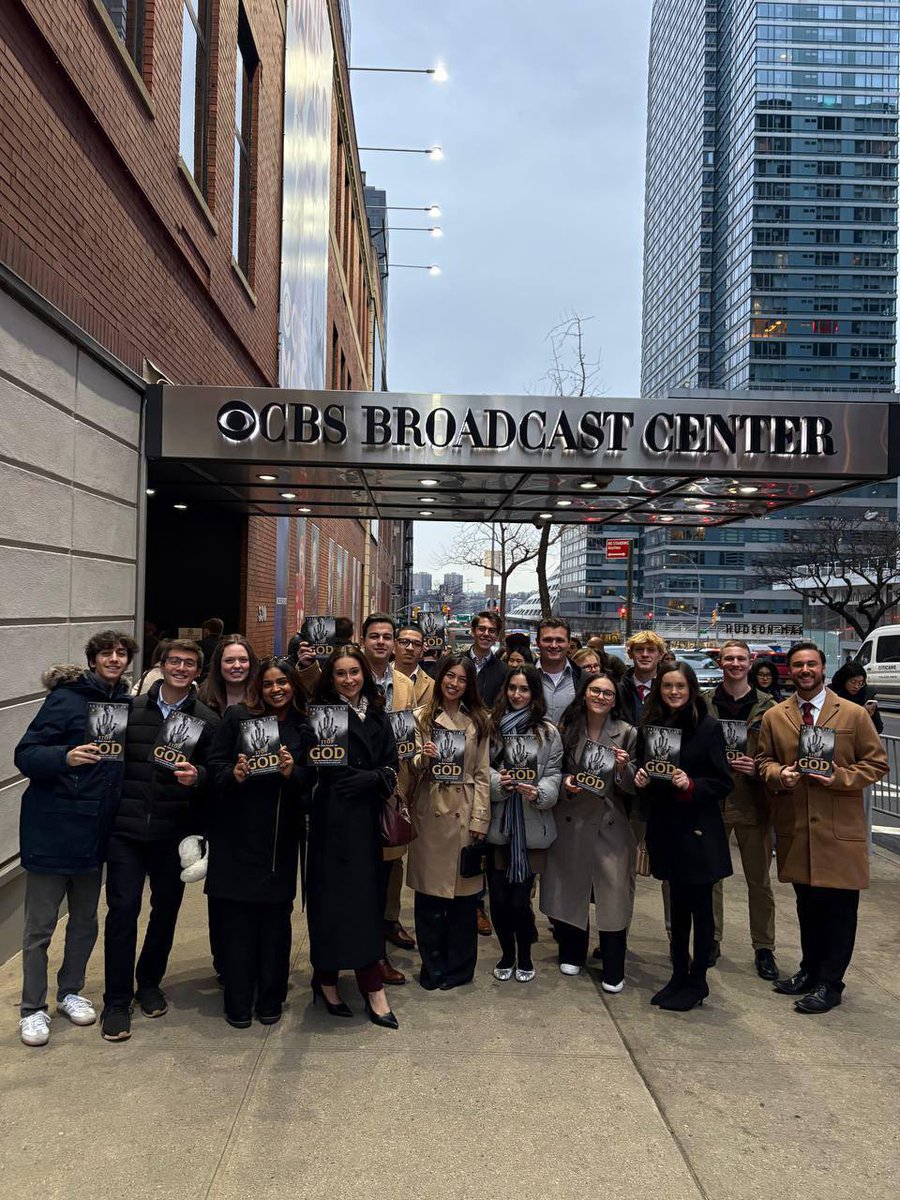 tpusastudents's tweet image. HUGE MOMENT ‼️
 
Our top NYC @TPUSA students got to watch AND be featured on the CBS Town Hall with @MrsErikaKirk, and they loved the opportunity to be part of it

Proof that patriotism is alive in the Big Apple 🗽🇺🇸