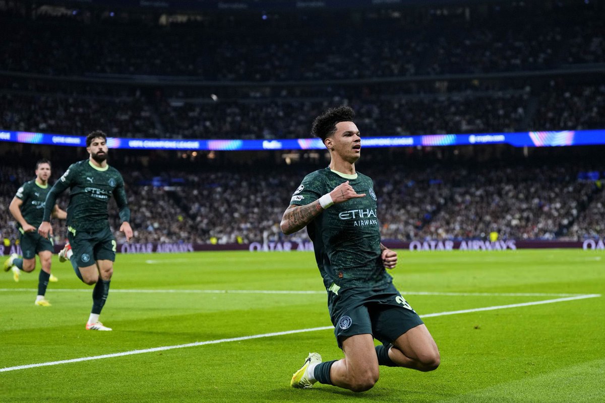 bt3's tweet image. ابن الأكاديمية 💙

بطيعتي عاطفي جدًا تجاه أي لاعب من الأكاديمية فما بالك لما يكون لاعب بهذه الجودة النظيفة ويلعب بكل هذه الثقة والروقان والهدوء في البرنابيو ضد ملك البطولة؟

والله شيء عظيم يا أورايلي .. الله يحفظك لنا