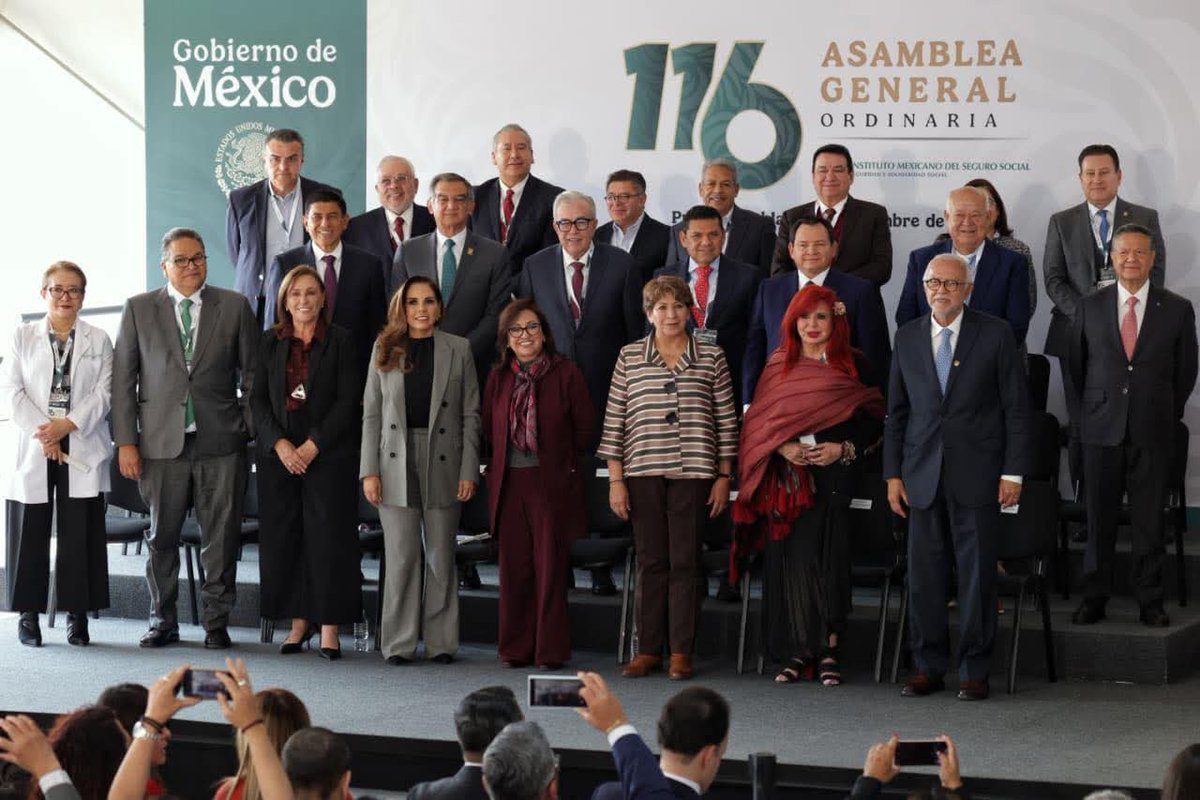 IMSSBCSOFICIAL's tweet photo. 📍 El titular del #IMSSBCS, Dr. Juan Gilberto Pérez Soltero, asistió a la #116AsambleaIMSS, encabezada por la Presidenta de México, Dra. Clauda Sheinbaum y el  Director Gral. del #IMSS @zoerobledo. https://t.co/DbMvEDR60b