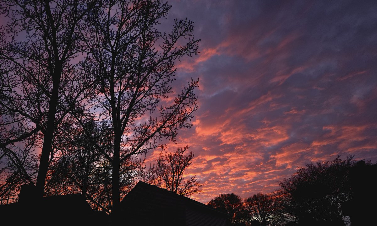 Frenotx's tweet photo. Quite the sunset. https://t.co/Pf1Ttkp4G6