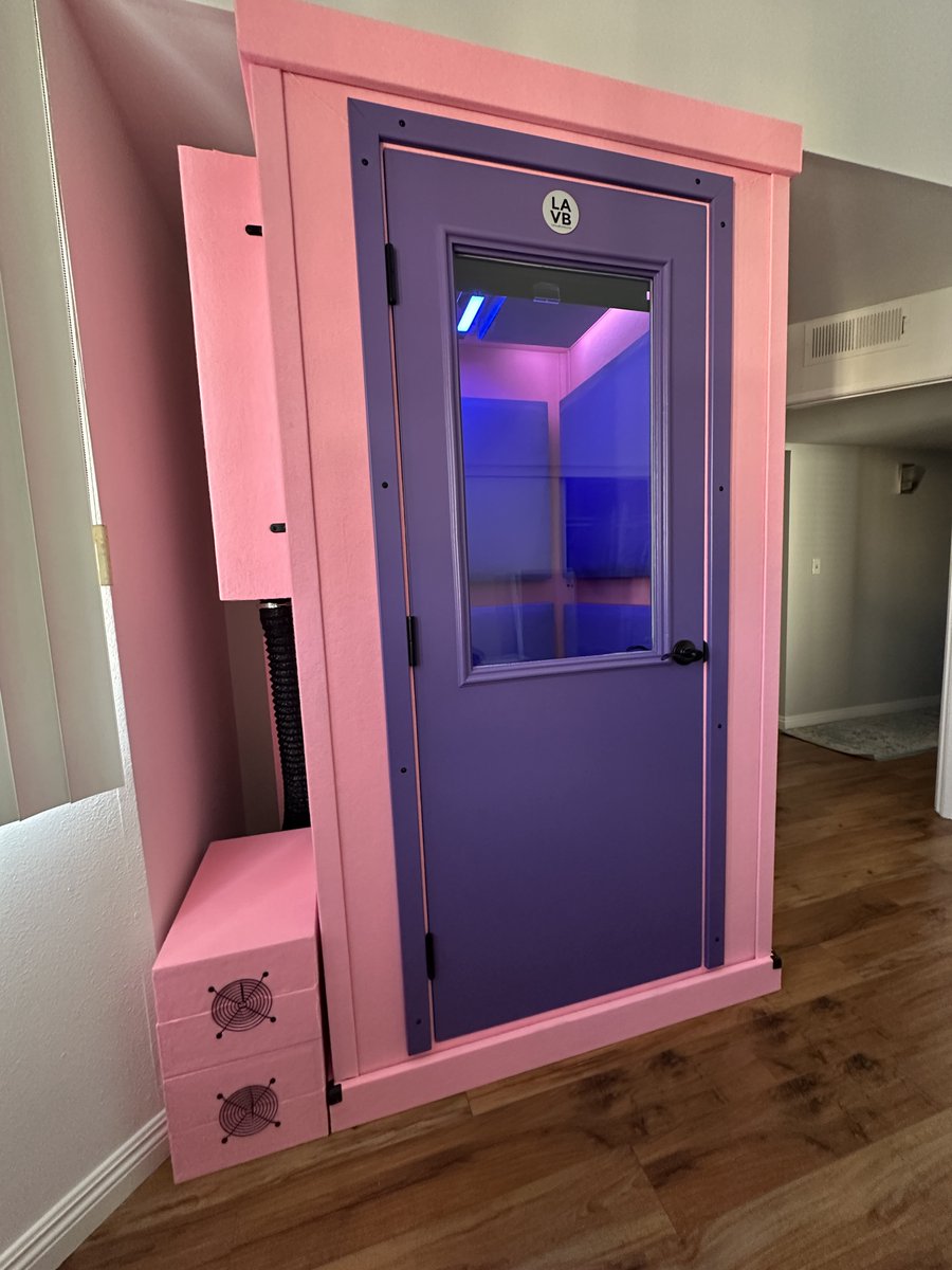 Do you love this baby pink / lavender color combination as much as we do??? 😍

- Booth Size: 4x4
- Door Type: 1/2 Lite
- Packages: Premium

Purchase today! lavocalbooths.com/products/4x4-a…