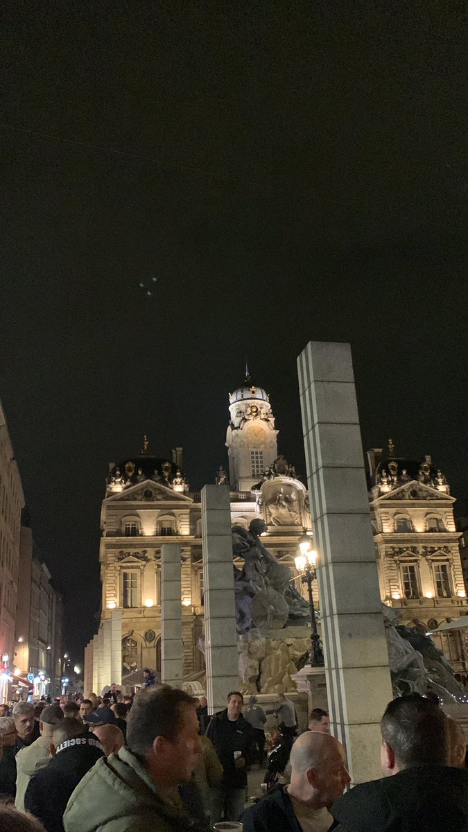 Aangekomen in lyon, biertje dr bij !
#olgae #kowet
