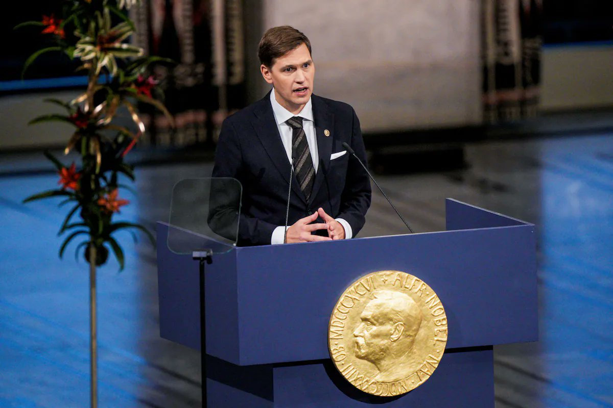 El presidente del Comité Noruego del Nobel, Jorgen Watne Frydnes, dice que el Presidente de Venezuela Nicolás Maduro tiene que dimitir. Una prueba mas de otorgar el Premio Nobel de Paz a Machado como injerencia política a la orden del imperio.