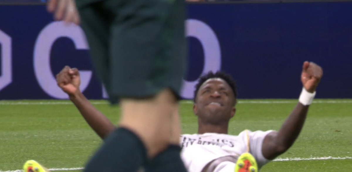 City_Chief's tweet photo. VINICIUS WAS CELEBRATING THE PENALTY…

…but in the end it was a FREE KICK! 😂 https://t.co/qc78hJRsPD