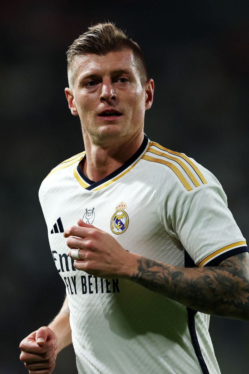 GoonzalezRM's tweet image. 2 veranos desde que se fue, 3 ventanas de fichajes y a punto de la 4

sigue sin haber una pieza en la plantilla capaz de sacar el balón jugado y poner balones a la espalda en ventaja

aquí ciertas personas con sus batallitas personales nos intentan vender que la culpa es del 10…