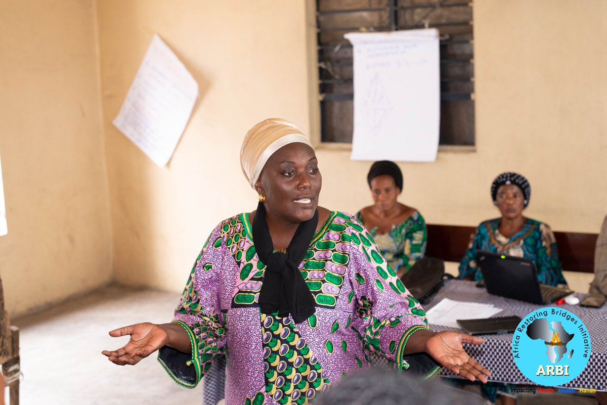 Une session de *renforcement des capacités* a été organisée à l’intention des *leaders religieux* de la communauté *UEBCO*, centrée sur le leadership servant et responsable.  
Cette rencontre a rassemblé *55 femmes leaders activement impliquées dans leurs églises et communautés