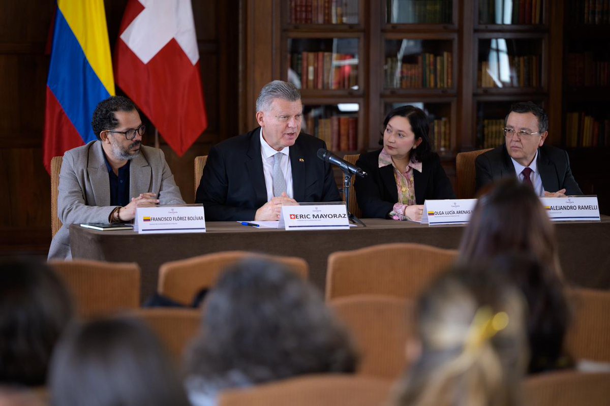 SuizaColombia's tweet image. 2/3
Agradecemos la confianza que los colombianos volvieron a depositar en 🇨🇭, donde también custodiamos copia del Acuerdo final de Paz. Este proceso fue el resultado de un gran esfuerzo interinstitucional entre la @JEP_Colombia, el @ArchivoGeneral y la @CancilleriaCol.