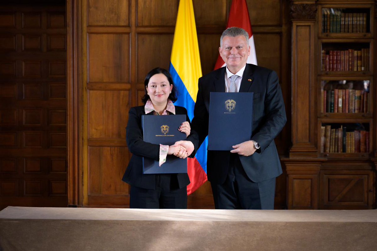 SuizaColombia's tweet image. Hilo 1/3
Hoy Suiza recibió del Gobierno de Colombia la copia pasiva digital de seguridad del fondo documental de la Comisión para el Esclarecimiento de la Verdad, la Convivencia y la No Repetición (CEV).
@ArchivoGeneral
@JEP_Colombia 
@CancilleriaCol 
@ComisionVerdadC