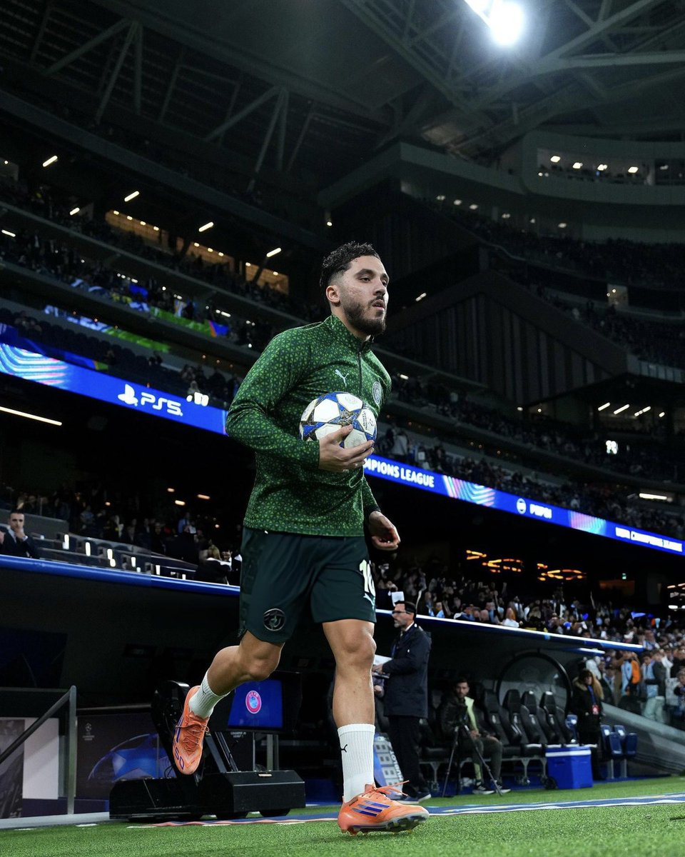 Y este enfermo? Nadie va a decir nada? Juega un fútbol de otra época.