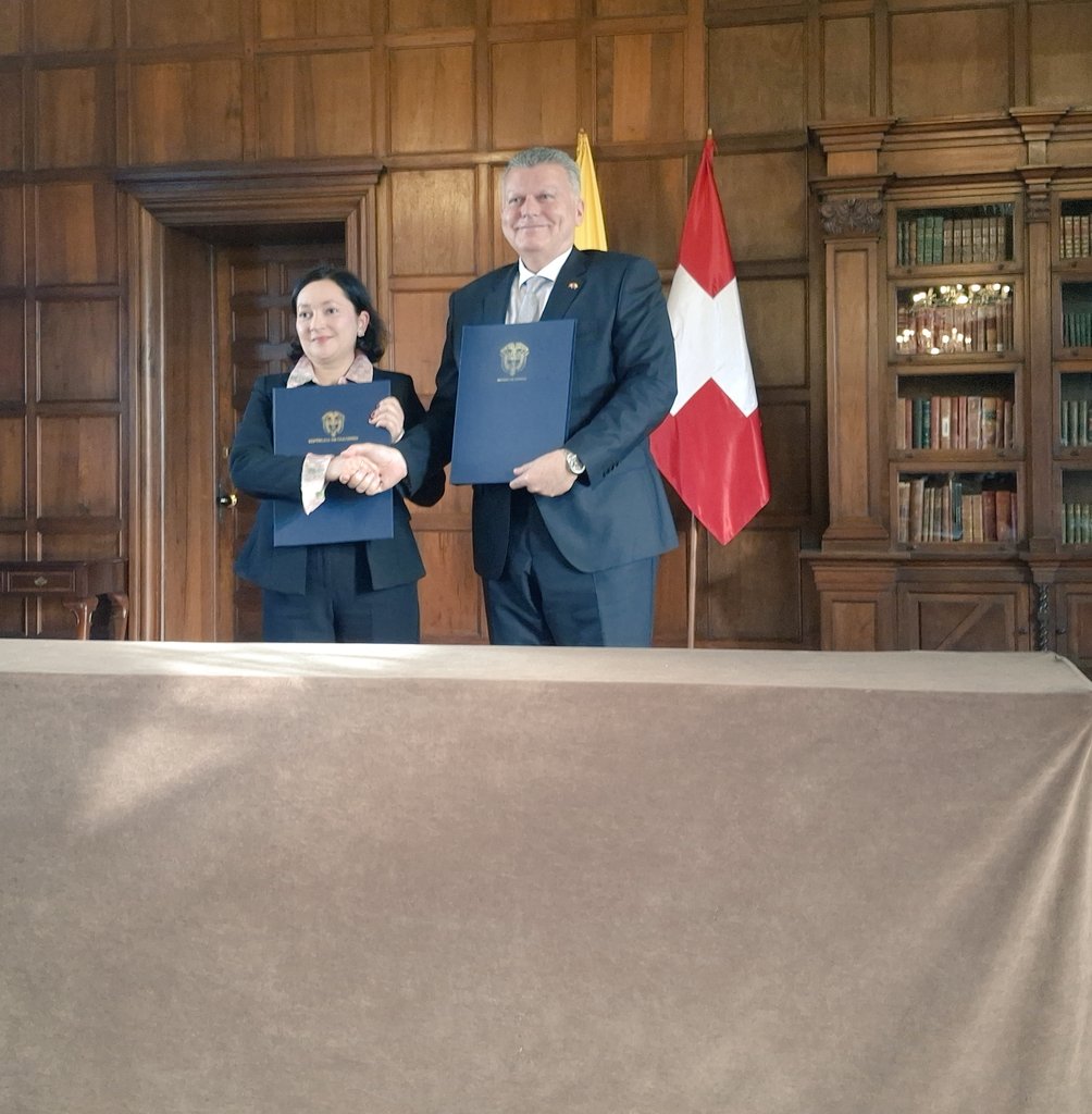 SuizaColombia's tweet image. 3/3
Colombia es un referente en abordaje del pasado y nos enorgullece contribuir a este esfuerzo. Desde Suiza seguiremos apoyando al sistema integral de verdad, justicia, reparación y garantías de no-repetición en lo que resta de su mandato.