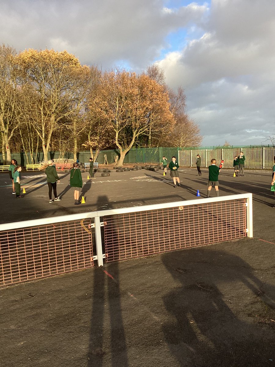 MissStantonY5_'s tweet image. A windy game of rounders to end our day! 🍃🏏
Wonderful to hear cross-curricular links being made as one child shared, “The wind is slowing the ball down because of strong air resistance against it!”💚
Super scientific thinking in action! #CultureForSuccess #CrossCurricular