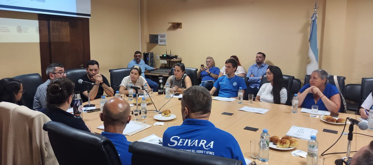 🛠️La Secretaría de Salud Laboral impulsa la prevención de los riesgos laborales, la protección de la salud física y mental y la construcción de ambientes de trabajo seguros, con una mirada integral que incluye a las familias trabajadoras.

instagram.com/p/DSGPlP2j7hU/…