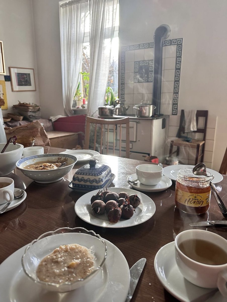 Bugün de böyle&amp;
anannecilige dönüs, imkan dediginiz
seyin eskiyi yasamayi imkansizlastirdigina yine yeniden şahit olduk..