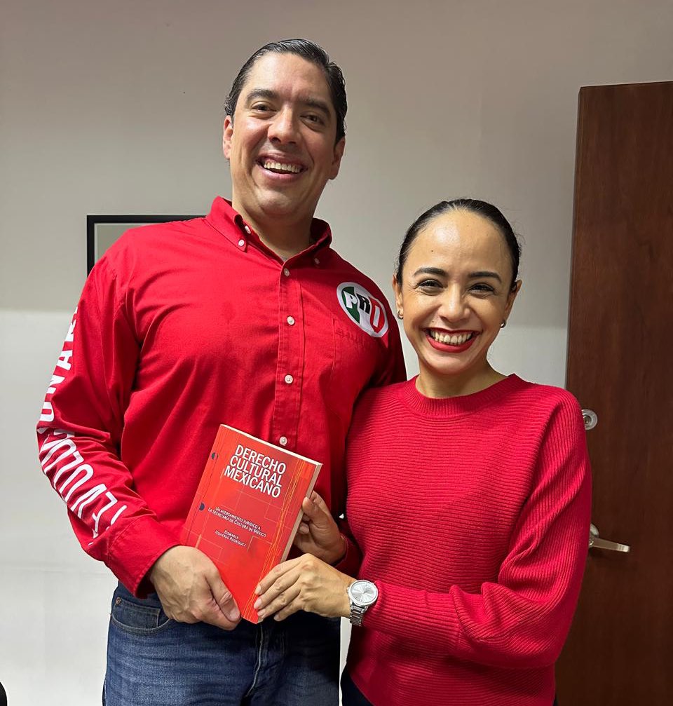 CulturaCENPRI's tweet image. Se difundió el libro sobre derecho cultural mexicano, autoría de nuestro secretario @bismarck_ir y cuya presentación textual es autoría del senador @alitomorenoc, ante la militancia nayarita.
Agradecemos la gran anfitrionía del @CDEPRINayarit y su presidenta @sofianayarit.
El…