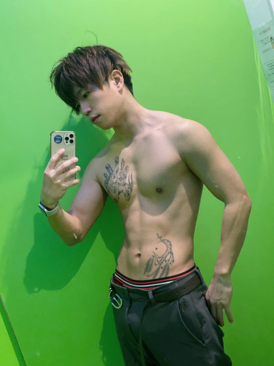 ツキぴ tweet media