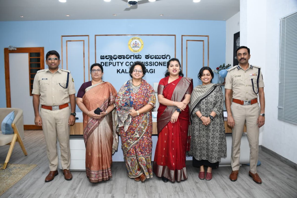 ಅಂತರರಾಷ್ಟ್ರೀಯ ಖ್ಯಾತಿ ಪಡೆದ ಬರಹಗಾರ್ತಿ, ಅನುವಾದಕಿ, ಇತ್ತೀಚಿಗೆ ಅನುವಾದ ಸಾಹಿತ್ಯದಲ್ಲಿ ಬೂಕರ್ ಪ್ರಶಸ್ತಿ ಪಡೆದಿರುವ ದೀಪಾ ಭಾಸ್ತಿ ಅವರಿಗೆ ಜಿಲ್ಲಾಧಿಕಾರಿ ಕಛೇರಿಯಲ್ಲಿ ಸ್ಮರಣಿಕೆ ನೀಡಿ ಆತ್ಮೀಯವಾಗಿ ಗೌರವ ಸನ್ಮಾನ ಮಾಡಲಾಯಿತು. ಈ ಸಂದರ್ಭದಲ್ಲಿ ಜಿಲ್ಲೆಯ ಹಿರಿಯ ಅಧಿಕಾರಿಗಳು ಉಪಸ್ಥಿತರಿದ್ದರು.