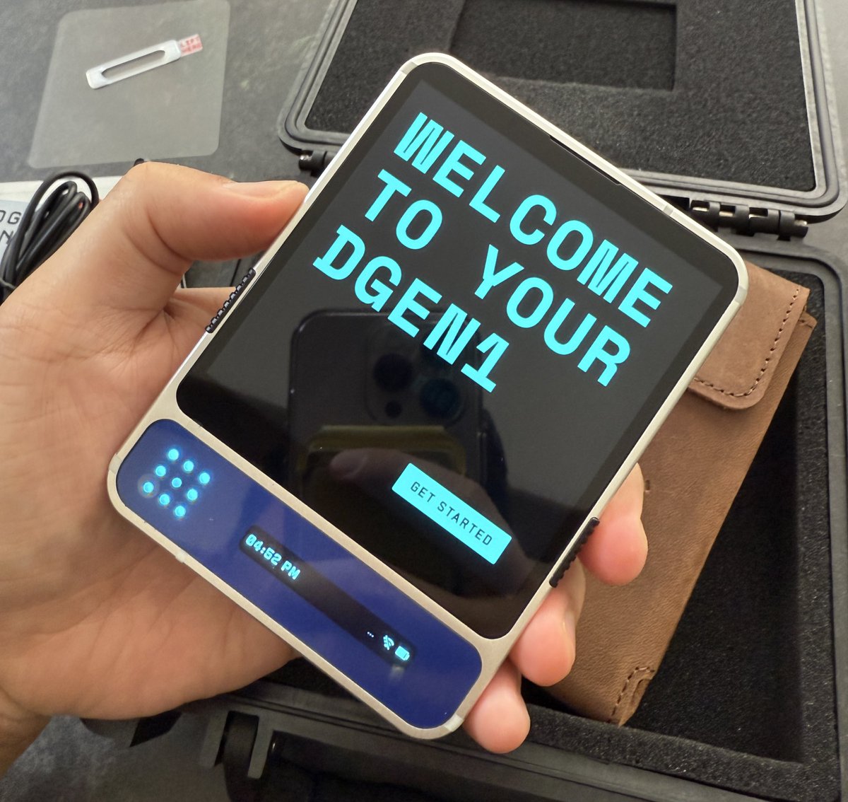 andreasrtobing_'s tweet image. Finally! My @EthereumPhone phone is here!