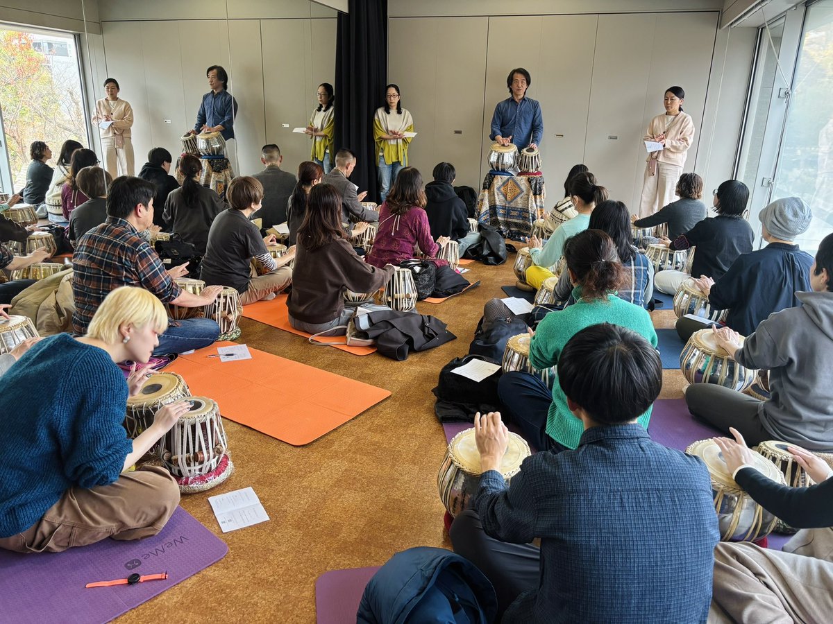 体験タブラワークショップが12/6(土)インド大使館にありﾀﾌﾞﾗtokyoのメンバーも指導スタッフとして参加しました。