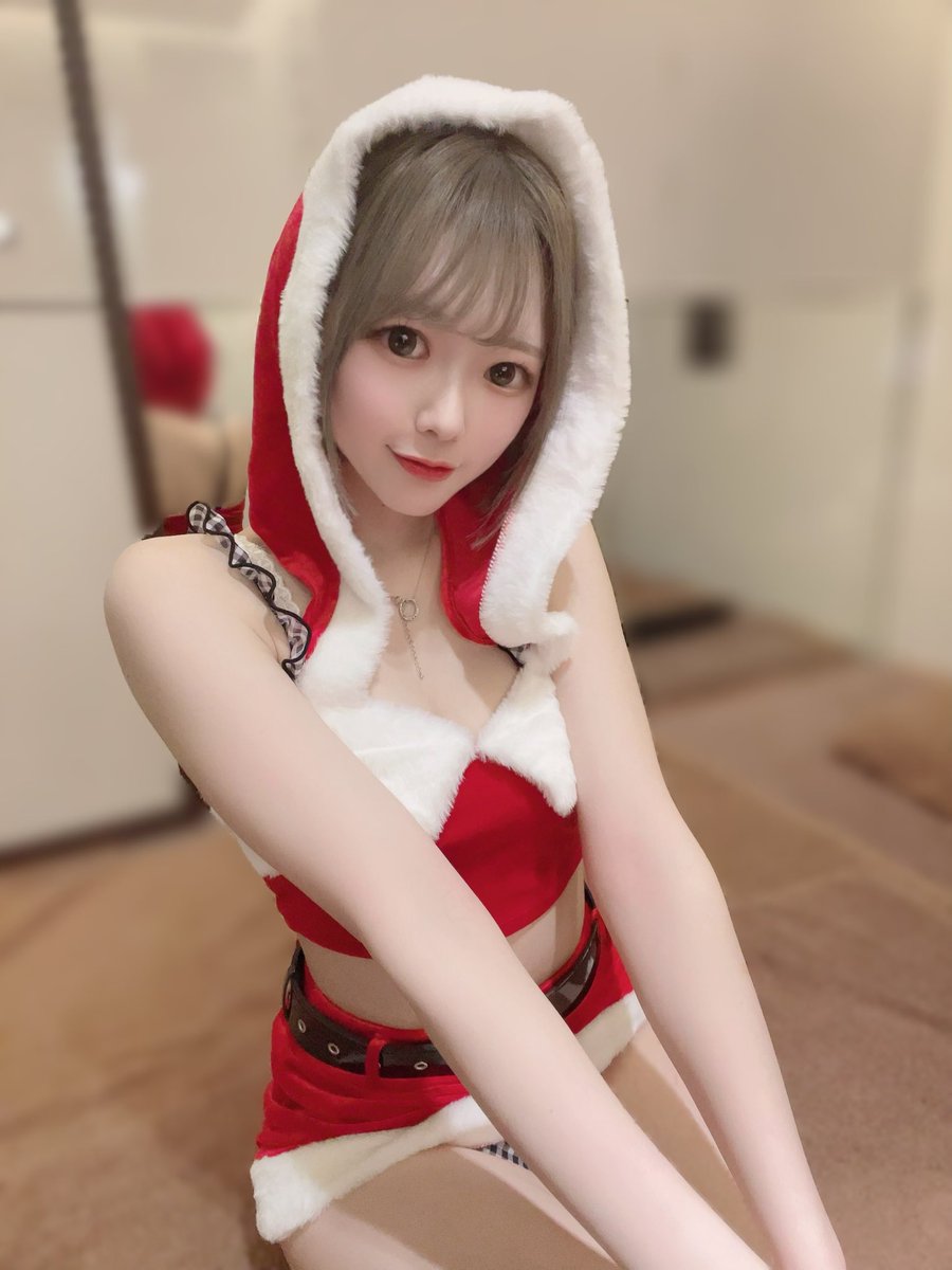 yuri__parisc's tweet photo. NEWサンタコス🎅🏻🎀
フード付き可愛いなあって思って💭💭 https://t.co/IIArh4wgsd