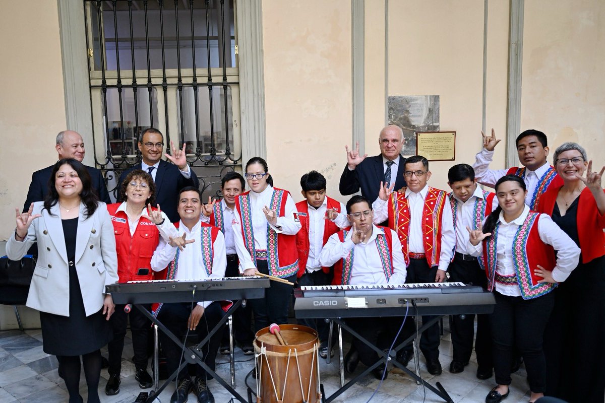 #NotaInformativa 📄 | En el marco del Día de los #DerechosHumanos, el viceministro Walther Iberos participó en la ceremonia por el 77.º aniversario de la Declaración Universal de los Derechos Humanos, realizada en la sede de <a href="/CancilleriaPeru/">Cancillería Perú🇵🇪</a>.

El evento reunió a representantes