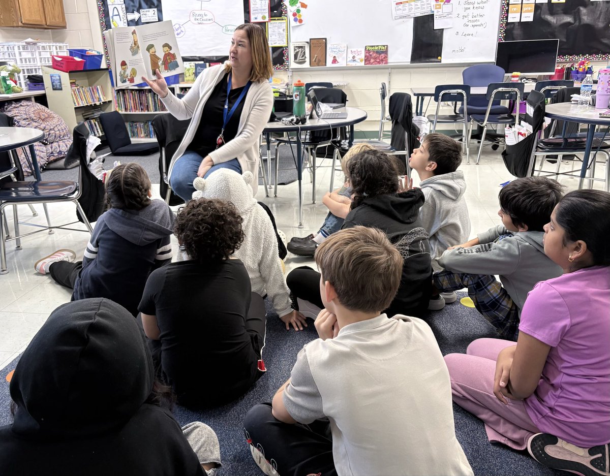 The first half of the week brought us two awesome guests! <a href="/D59Rupley/">Rupley Elementary</a>’s Officer Leon taught us about digital citizenship—how to be smart, safe &amp; kind online. Then, Mrs. Olson surprised us for SEL &amp; read Ordinary Mary’s Extraordinary Deed. 💙#kindnessspreads #itonlytakesaspark ⚡️