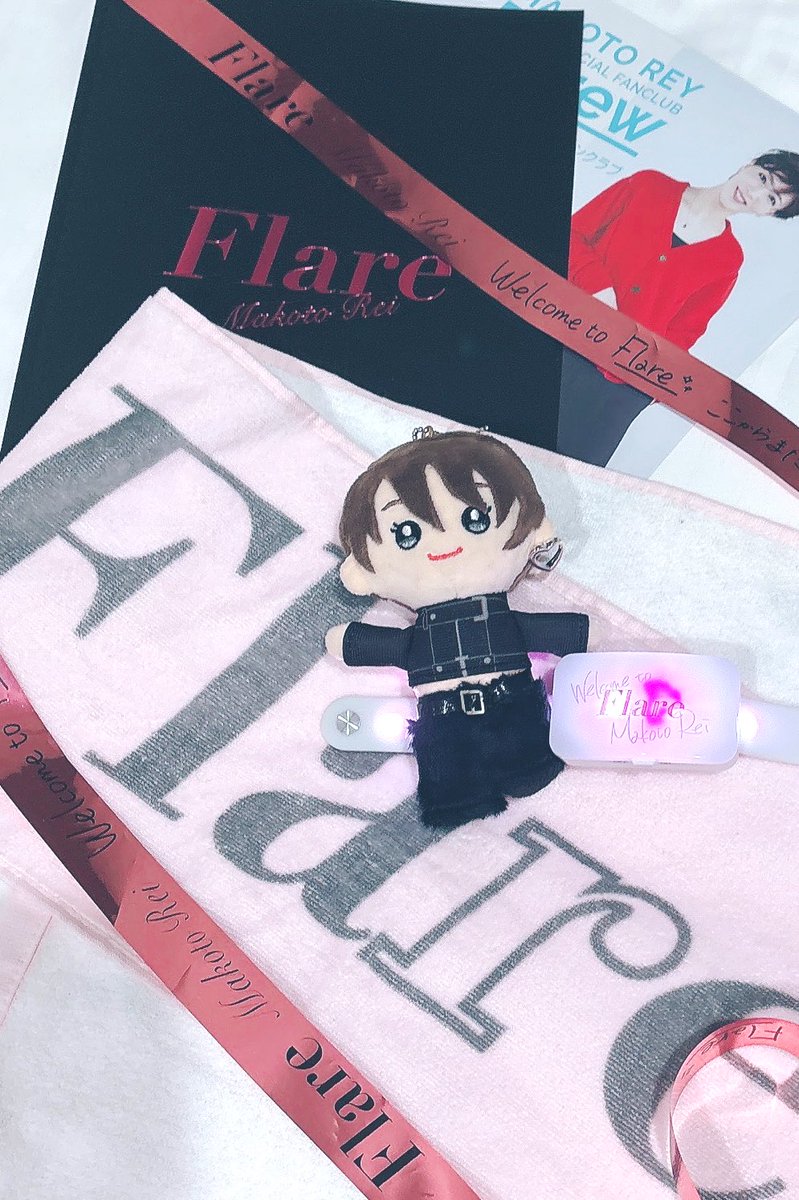 ありがとうこっちゃん😭
また頑張れる！
友達が取ってくれた銀テ！ありがとう
アンセムの銀テと大切に飾る