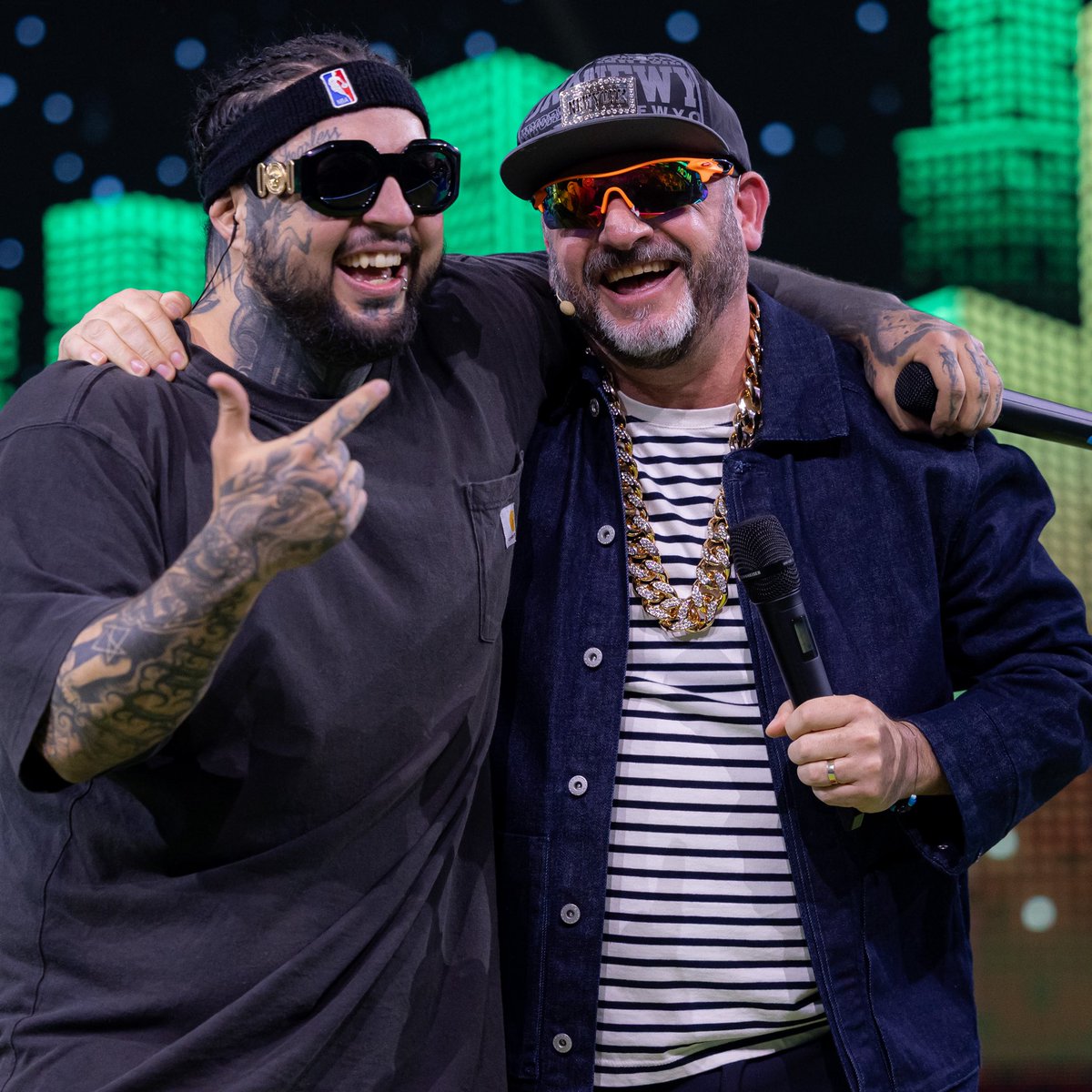MeCaigoDeRisa's tweet photo. ¡Batalla de dos grandes! @fastlicht se impone a @Lobo_St en Rímame Ésta con una improvisación arrolladora. 💥 #MeCaigoDeRisa https://t.co/bWYaGvQhhH