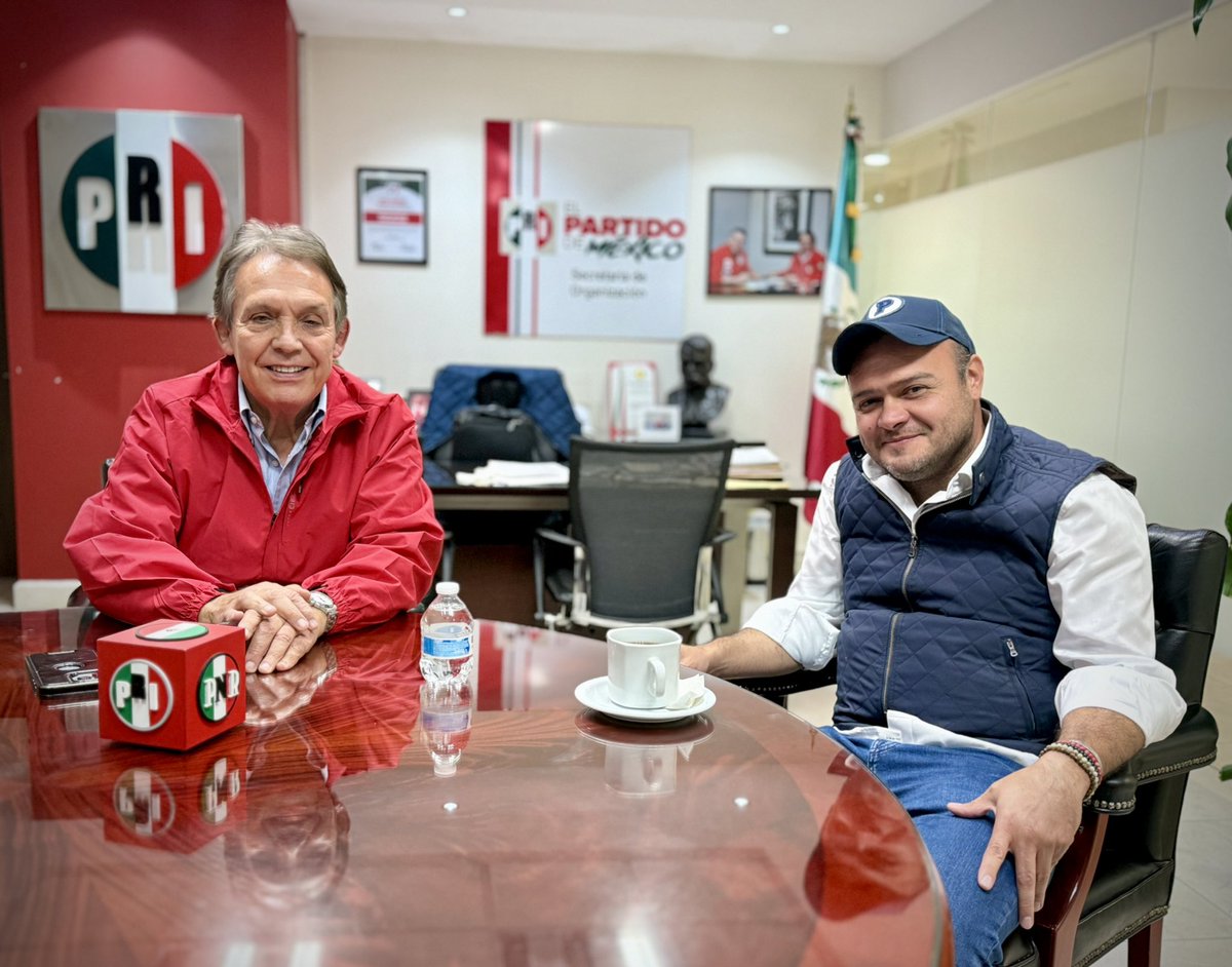 Jorge_Meade's tweet image. Grato encuentro en el CEN @PRI_Nacional con mi amigo @PoncianoVP, presiente municipal de #Cosoleacaque, #Veracruz. 

En quien el presidente @alitomorenoc reconoce su lealtad, militancia y compromiso por el partido. 🇲🇽