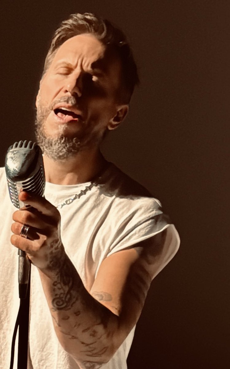 Nuevo vídeo <a href="/sinbandera/">Sin Bandera</a>  pronto 🙏🏼✨ <a href="/dynamodynamito/">DYNAMO PRODUCTIONS</a>