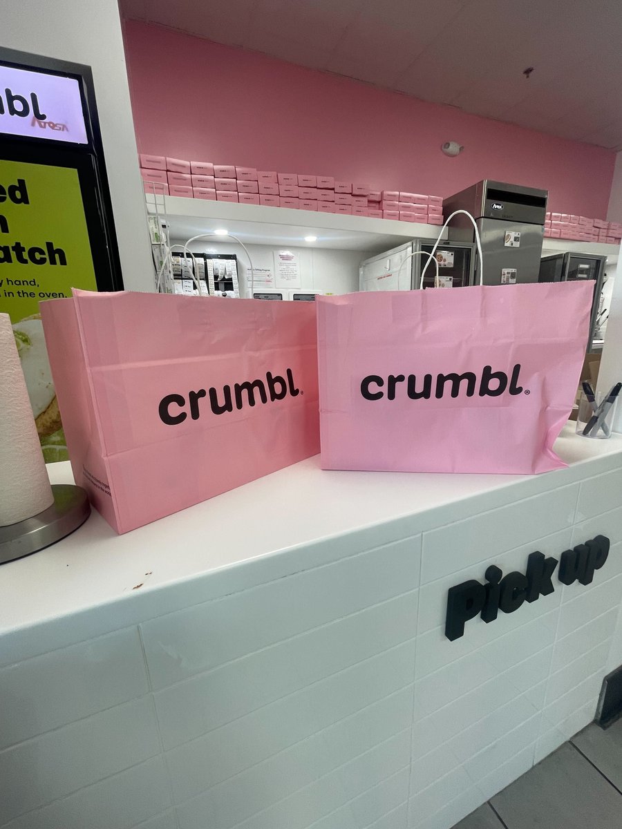 ericw_codigo's tweet image. our favorite sales strategy at @CodigoCare is to bribe our prospective customers with @crumbl cookies 😁