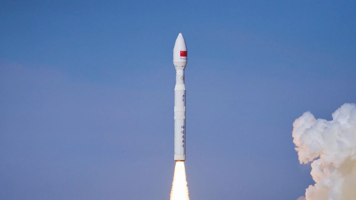 wulei2020's tweet photo. #ArabSatellite813 is the 1st joint space project among Arab countries led by UAE.
@NSSTC_UAE signed an agreement with Shanghai Engineering Center for Microsatellites (#SECM) in 2023. After 2 years of joint development, they developed this high-performance hyperspectral satellite. https://t.co/tElIHvcgq9