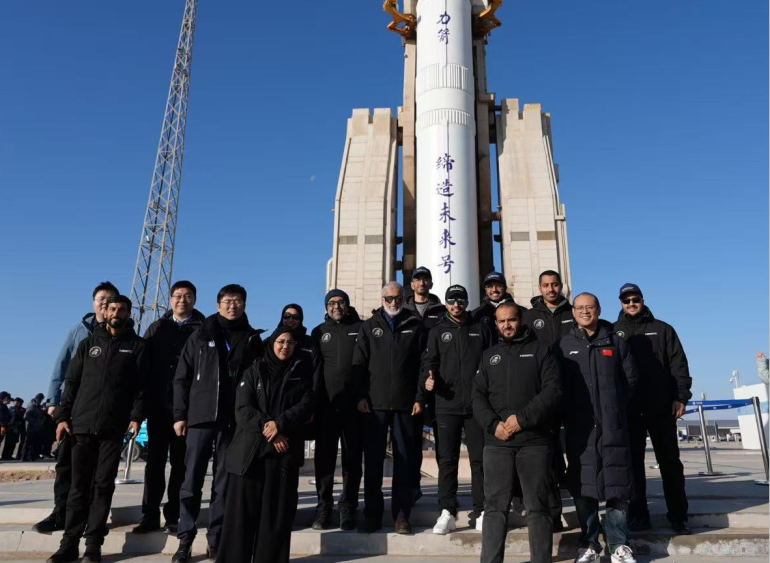 wulei2020's tweet photo. #ArabSatellite813 is the 1st joint space project among Arab countries led by UAE.
@NSSTC_UAE signed an agreement with Shanghai Engineering Center for Microsatellites (#SECM) in 2023. After 2 years of joint development, they developed this high-performance hyperspectral satellite. https://t.co/tElIHvcgq9