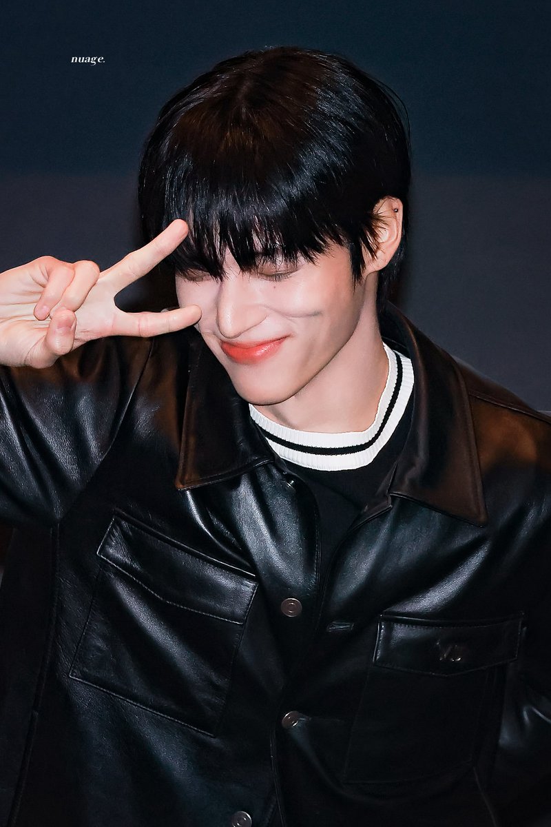 nuage_atz's tweet photo. 251210 무대인사

고객님은일단귀요미세요..

#우영 #에이티즈
#WOOYOUNG #ATEEZ https://t.co/v4N9LnwwMw
