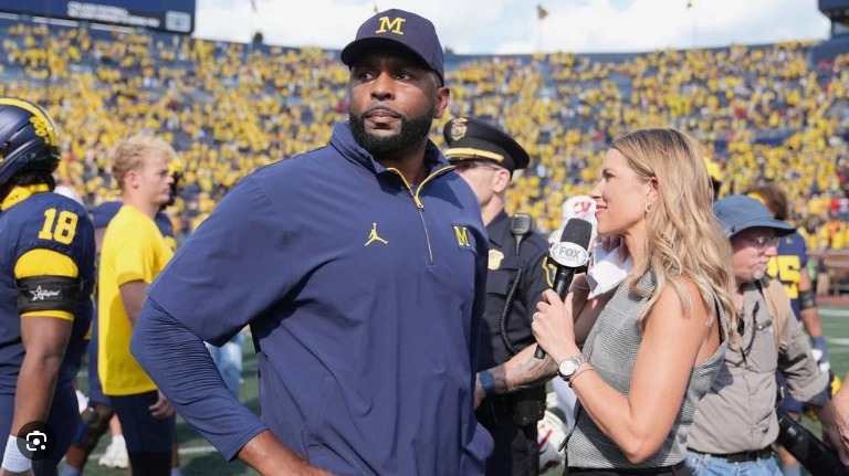 RedmondHel36373's tweet photo. Michigan Axes Sherrone Moore in Sudden Scandal-Related Dismissal . More >> https://t.co/IWsGmshf2q

#SherroneMoore #GoBlue #MichiganFootball #CollegeFootballNews #CoachFired https://t.co/HTSgKA3U30