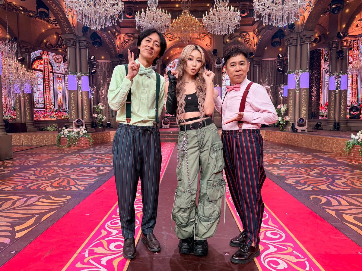 KODAKUMINET's tweet photo. 🎤✨「週刊ナイナイミュージック presents FNS後夜祭」ご視聴いただき、誠にありがとうございました✨

豪華なアーティストのみなさまとご一緒させていただきながら、
2025年の締めくくりにふさわしい素敵な夜を過ごすことができました🎄✨

今回の後夜祭では、
『real Emotion』をフジテレビにて初めて歌唱させていただきました🎮💜
演出にもさまざまなこだわりを詰め込んだ特別なステージとなりましたが、皆さま、いかがでしたでしょうか？🥰

『real Emotion』の楽曲はこちらからご試聴いただけます🎧👇
https://t.co/UP8Rgtc0ac

また、後夜祭はTVerでも配信中📺
※1/10（土）まで（1ヶ月予定）
▼「週刊ナイナイミュージック presents FNS後夜祭」
https://t.co/hKpCFpuKe3

そして週末は――
🏟大阪城ホールで皆さまをお待ちしております💜

📅12/13(土) 開場16:00／開演17:00
📅12/14(日) 開場15:00／開演16:00

25周年のツアー「De-CODE」ラストを
皆さまと一緒に迎えられることを、
スタッフ一同楽しみにしております✨

引き続き、倖田來未への応援をどうぞよろしくお願いいたします！！

@fns_kayousai 
@99music_fujitv 
@FinalFantasyJP 

#倖田來未 
#KODAKUMI 
#こうだくみ
#kodakumi_25th 
#DeCODE 
#FNS歌謡祭
#週刊ナイナイミュージック
#フジテレビ 
#くみ活