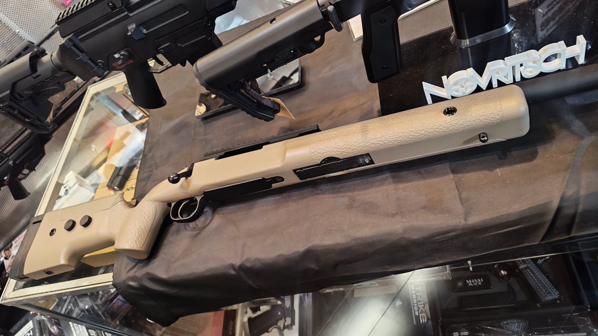 今店頭にて展示しているNOVRITSCH TAC338はマクミランのライセンスを