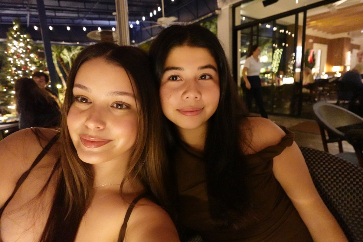 yileezy's tweet photo. Got asked if we were sisters🙏🏼🙏🏼🙏🏼🙏🏼🙏🏼😛😛 https://t.co/6krYi5K0Hg