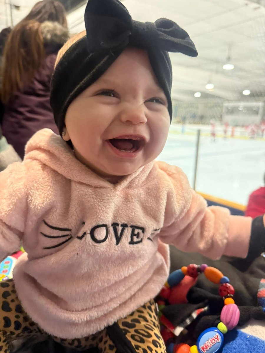 Happiest lil sister hockey player #55 out there 🥰