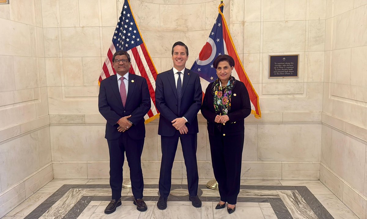 CancilleriaEc's tweet photo. #AgendaWashington
Ecuador y Estados Unidos continúan fortaleciendo sus lazos de cooperación 🇪🇨🇺🇸

La canciller @gabisommerfeld mantuvo una amplia agenda con altas autoridades estadounidenses para impulsar la cooperación en comercio, seguridad, movilidad humana e inversión. https://t.co/YkEcjLooOp
