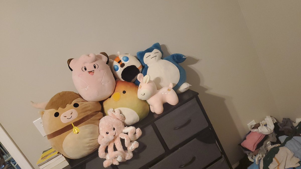 zelmodthepsi's tweet photo. She then set up her stuffed animals, leaving the mess on the floor. https://t.co/zCM2KfIVfd
