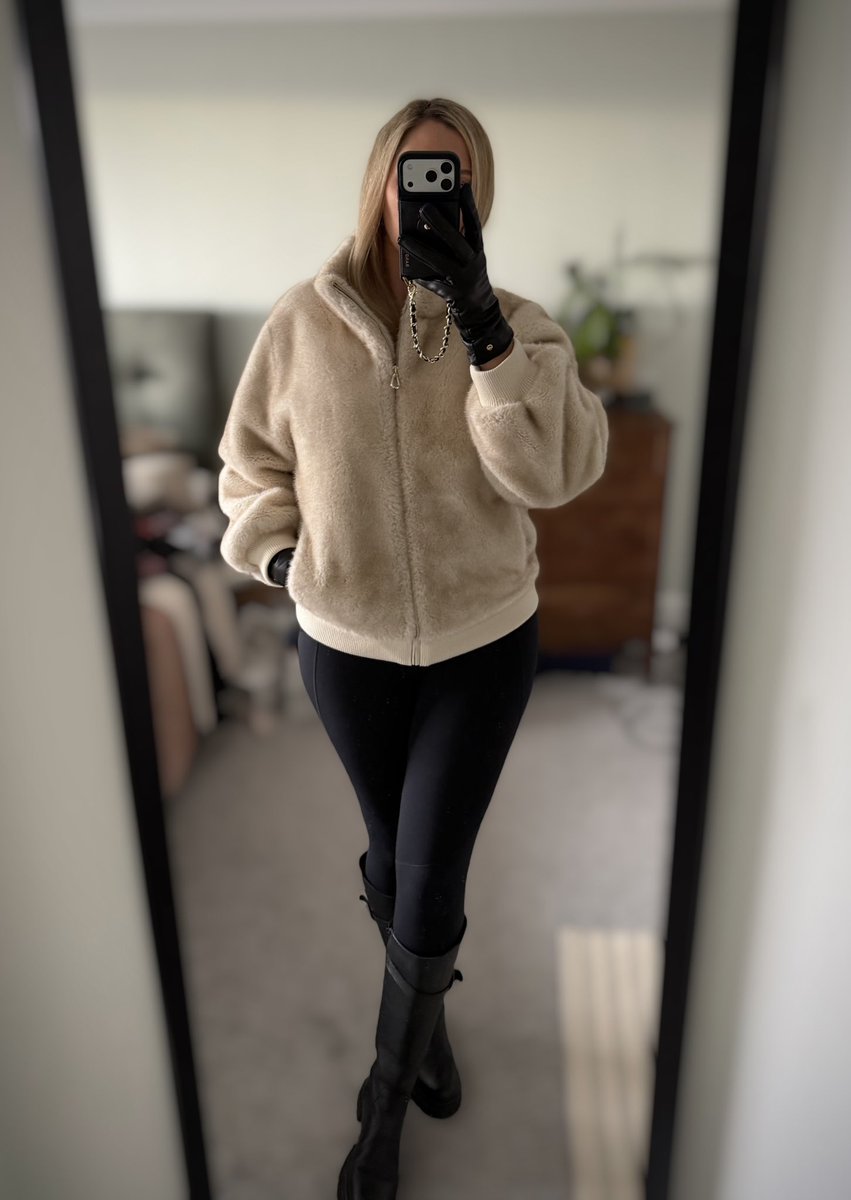 SpoilAvaX's tweet image. ⚡️£ FLASH RT GAME ⚡️

My new boy D wants to do his very first RT game with Me 🌷

2/2/2

3 comments 

10 minutes