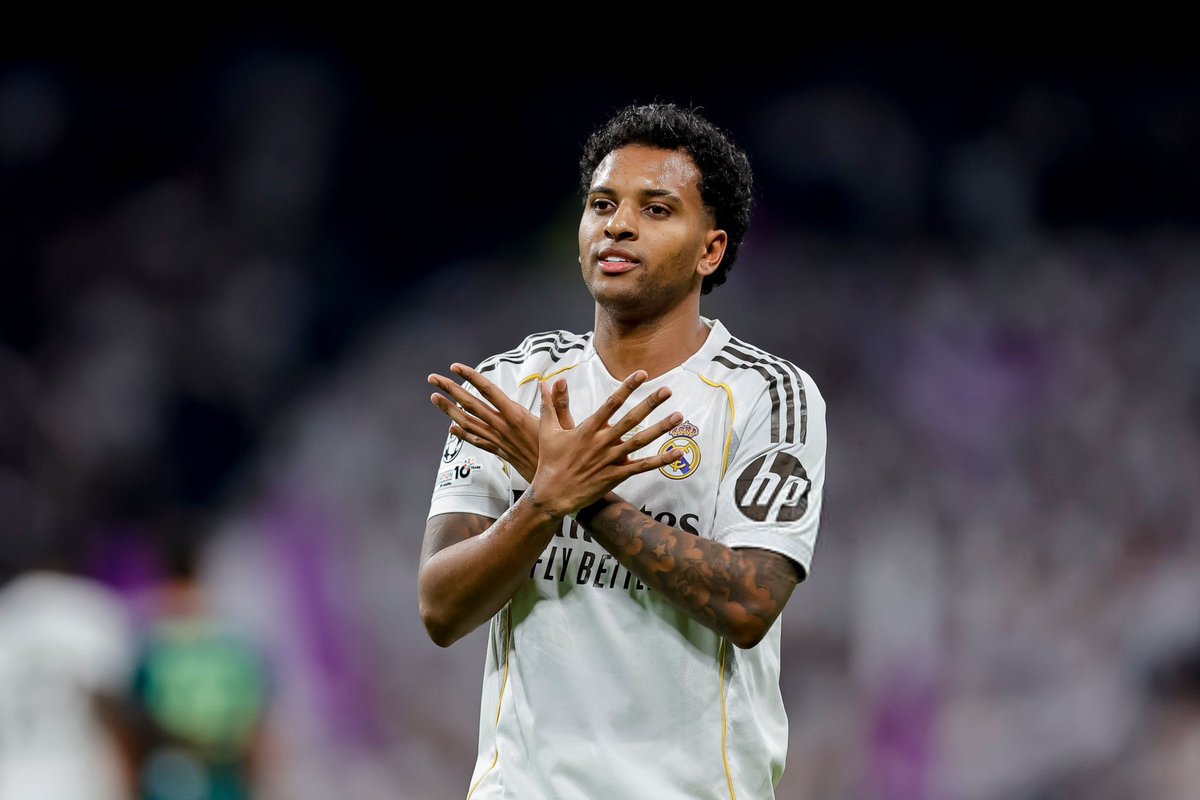 ActuFoot_'s tweet image. 🚨 Pep Guardiola 🇪🇸 : « Rodrygo 🇧🇷 ? 𝗝𝗘 𝗦𝗨𝗜𝗦 𝗔𝗟𝗟𝗘́ 𝗟𝗨𝗜 𝗗𝗜𝗥𝗘 𝗔̀ 𝗤𝗨𝗘𝗟 𝗣𝗢𝗜𝗡𝗧 𝗜𝗟 𝗘𝗦𝗧 𝗕𝗢𝗡. 👏

Ce garçon est d'un autre niveau. » 😮‍💨

🎙️ Zone Mixte