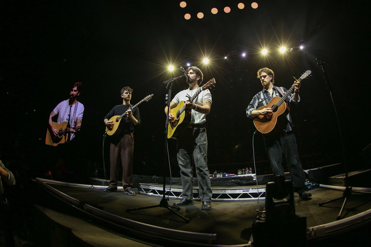 coolfm's tweet photo. It was a special night at the SSE Arena for @ambleofficial_ π πΆ π Class job lads!
πΈ Tremaine Gregg
#amble #ssearena #belfast https://t.co/Zr3A4Ius2Y