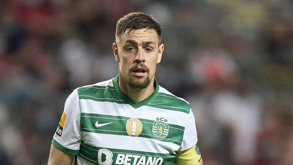 VDZSCP's tweet photo. Enquanto ele, Gelson, Rafael, Podence, William e outros aproveitaram o pior momento do clube para obter algo, estes três permaneceram. Quando tudo parecia perdido, foram eles que assumiram a responsabilidade e procuraram carregar o clube às costas. Se o clube é o que é hoje, é por conta destes e não do que mencionam.